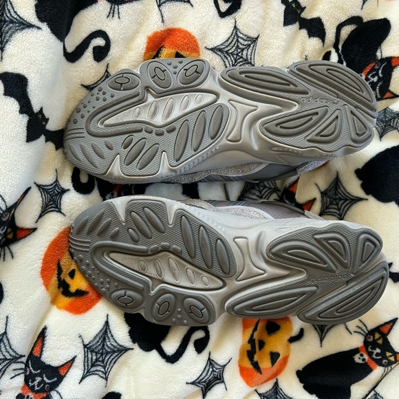 Adidas ozweego grey three - Picture 2 of 2
